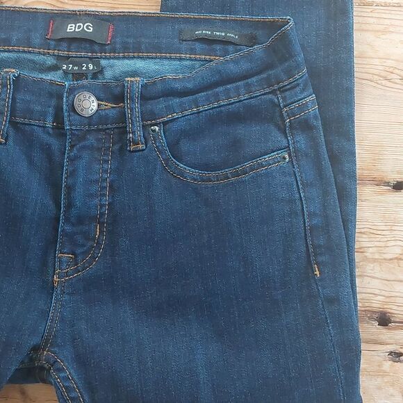 BDG Mid Rise Twig Ankle Jeans - Picture 5 of 11